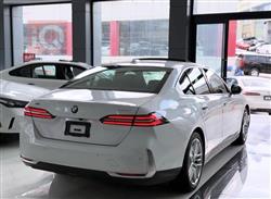 بی ئێم دەبڵیو سیریەس 5